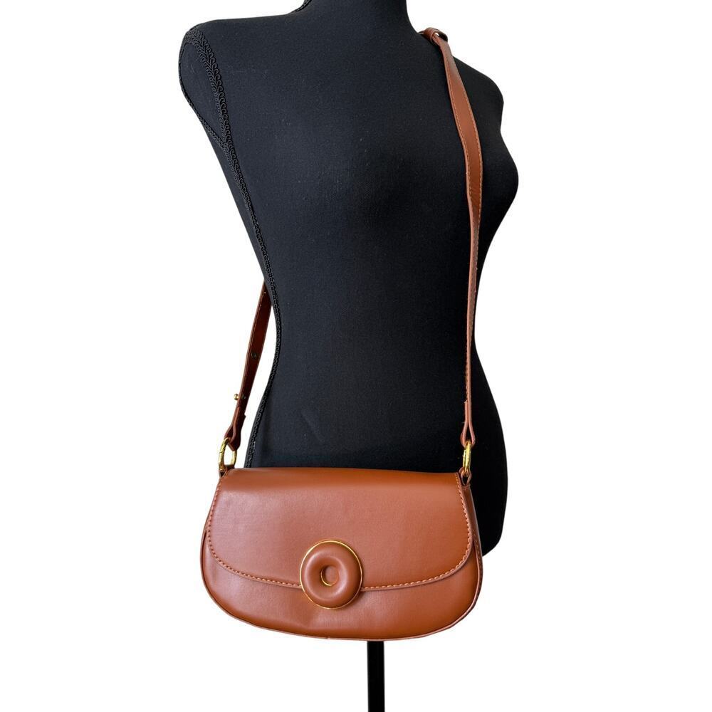 Buttery Soft Brown Faux Leather. High Fashion Look for Less. Crossbody NWOT - Picture 5 of 6